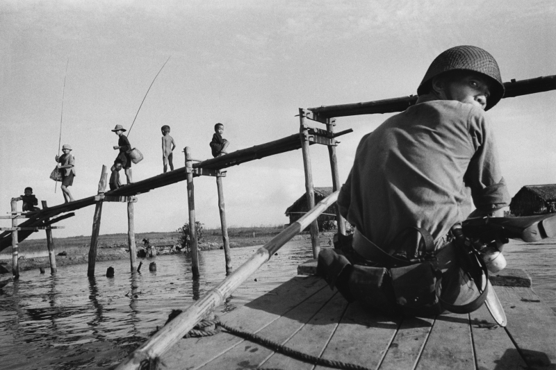 Binh Hung, Vietnam del Sud, 1960, Pattugliamento nel canale, photo by & copyright © Calogero Cascio