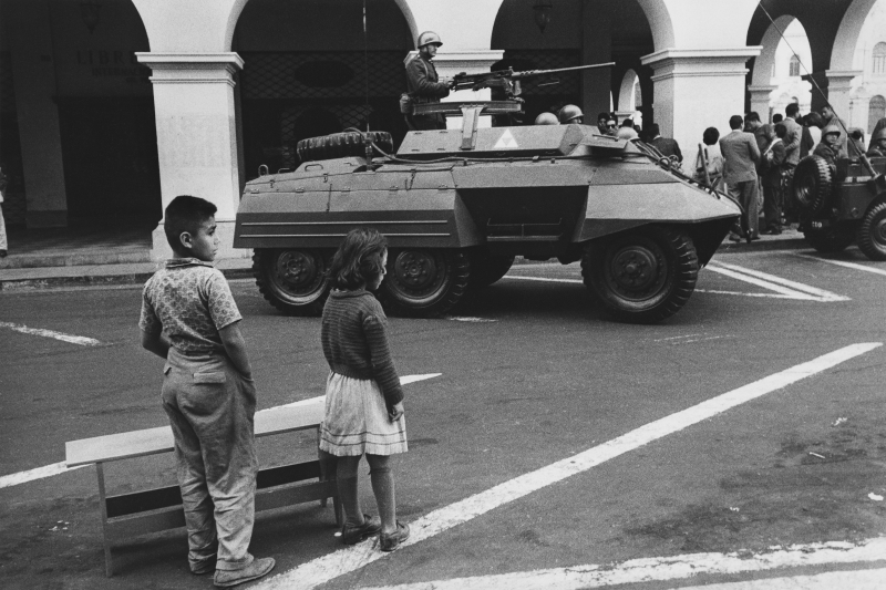 Lima, Perù, 1963, L'esercito occupa le piazze, photo by & copyright © Calogero Cascio