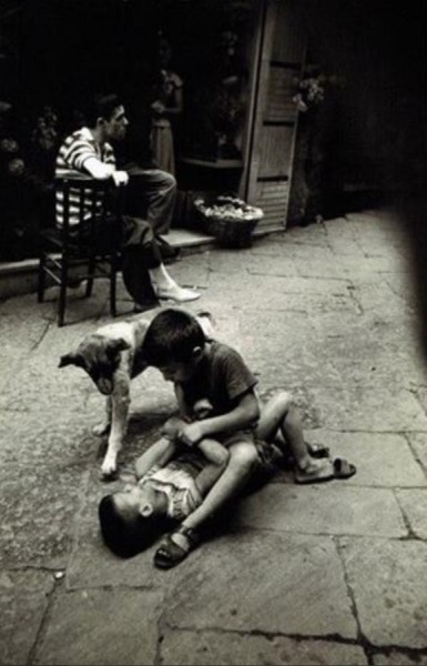 1977, Bambini per strada, photo by & copyright © Calogero Cascio