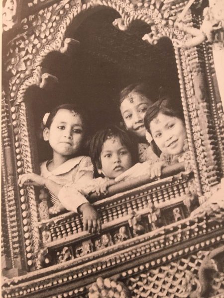 Kathmandu, Nepal, 1960, Bambine alla finestra, photo by & copyright © Calogero Cascio